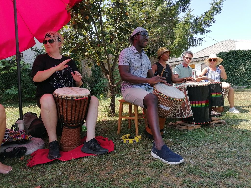 Theresia, Ahmed und 3 weitere Trommler