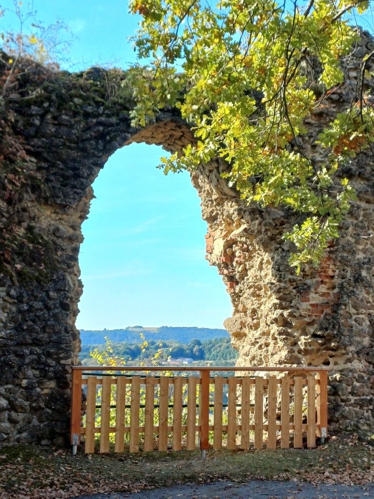 Ruinenbogen mit Aussicht