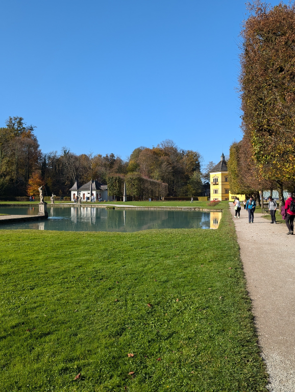 Schlosspark Hellbrunn - Teich & Wiese