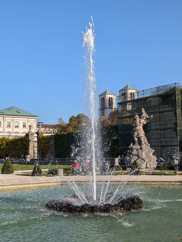 Springbrunnen im Schlossgarten Mirabell